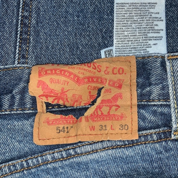 Gently Loved Levi’s Mens Jeans - Picture 7 of 9